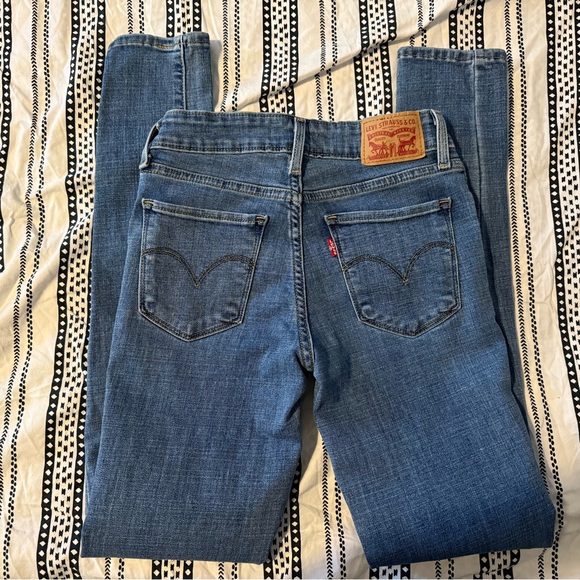 💕Levi’s 711 Skinny Jeans💕 - Picture 3 of 8